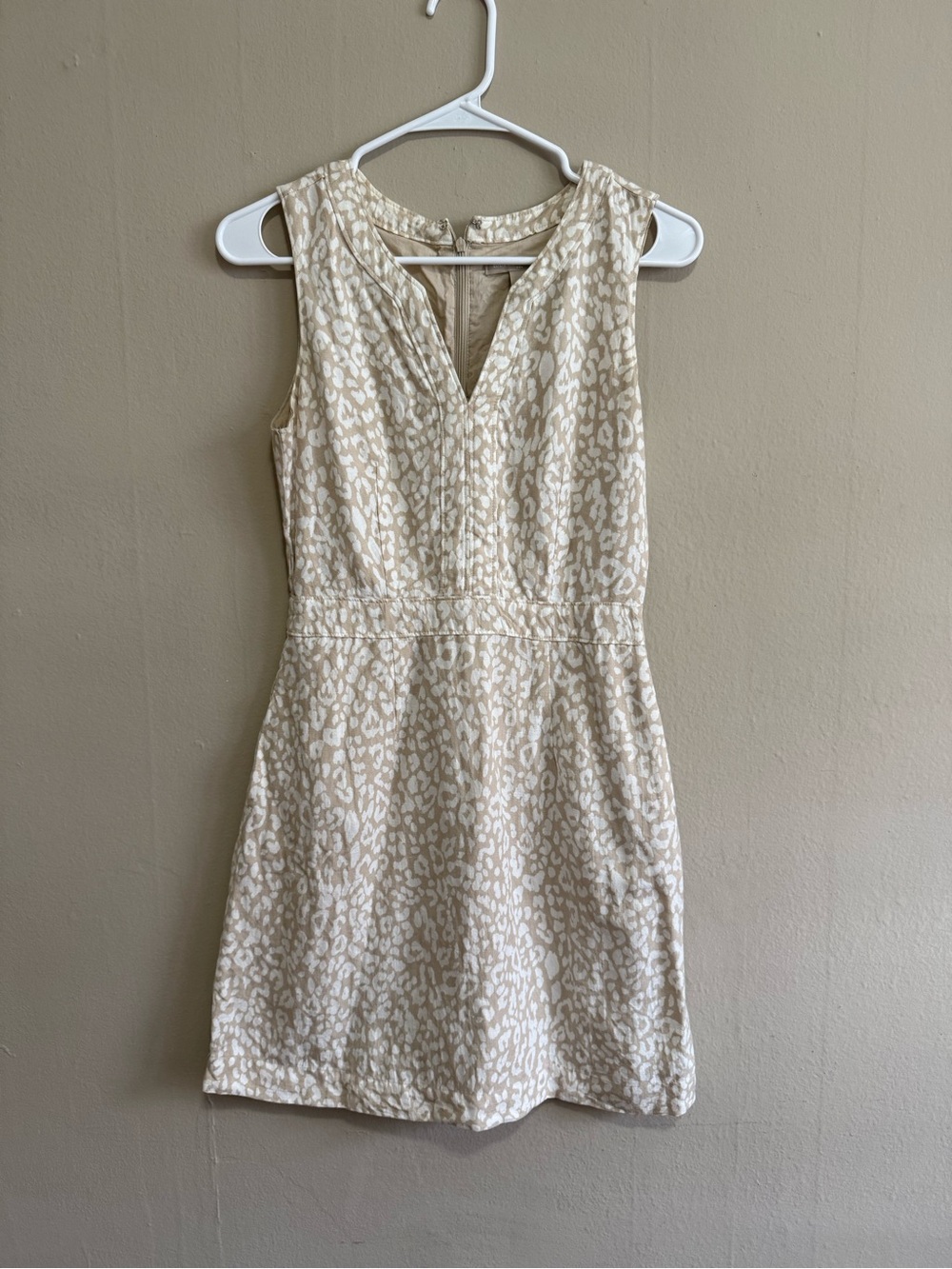 Banana Republic Sleeveless V-Neck Cream Animal Print Dress Size 0